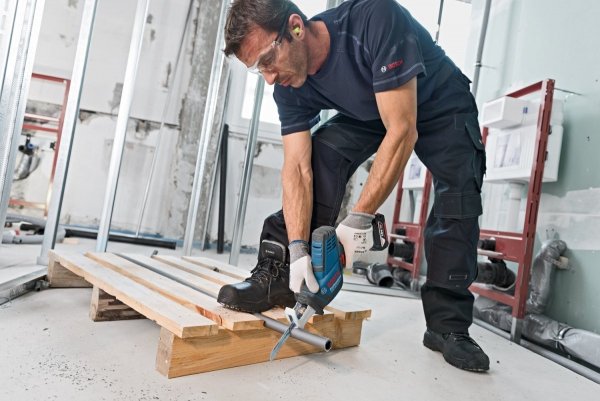 Akumulatorowa piła szablasta posuwowa Bosch GSA 18V-LI C 18V L-Boxx 136