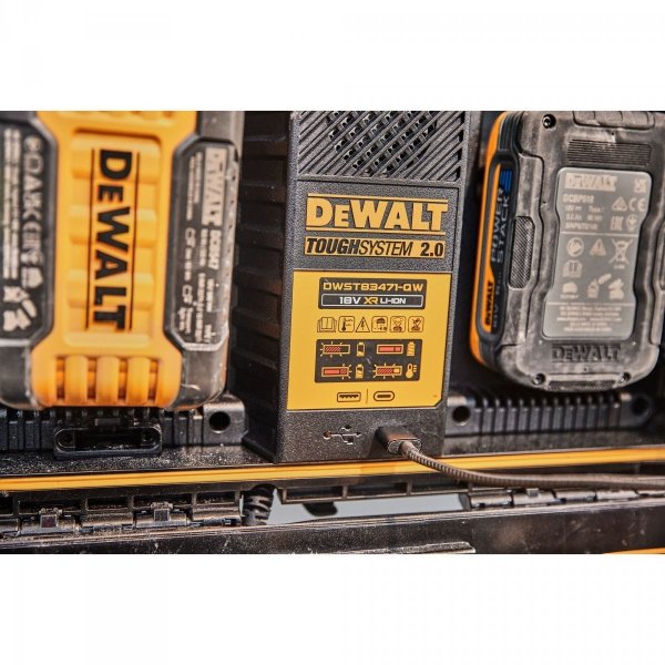 Walizka ToughSystem z ładowrką Dewalt DWST83471-QW