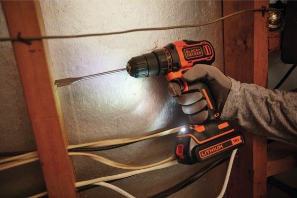 Wkrętarka Black&amp;Decker BDCDD186B 18V 2x1.5Ah + akcesoria 80 el.