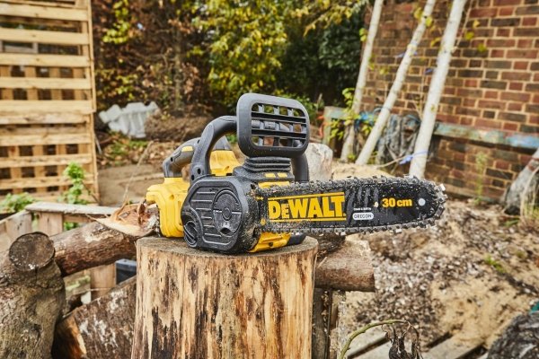 Akumulatorowa pilarka łańcuchowa DeWALT DCM565N 18V z silnikiem bezszczotkowym