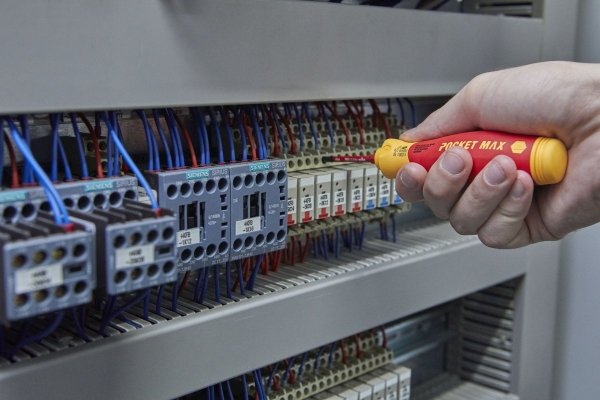 Wkrętak z wymiennymi końcówkami VDE Wiha PocketMax electric 45296