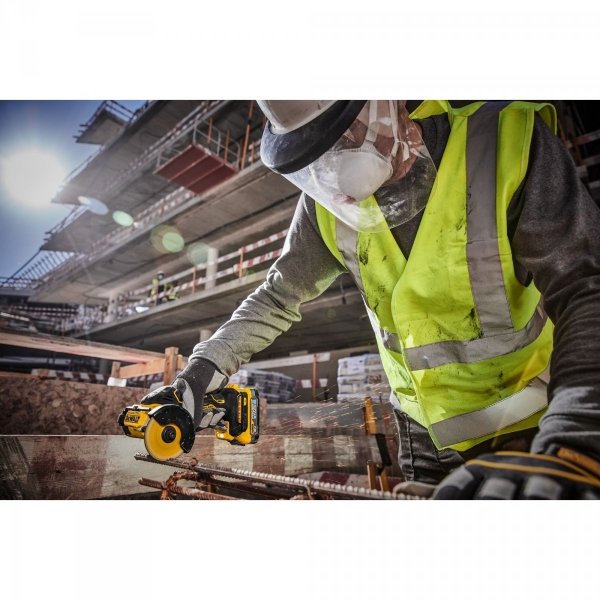 Pilarka tarczowa DeWALT DCS438N 18V 76mm 