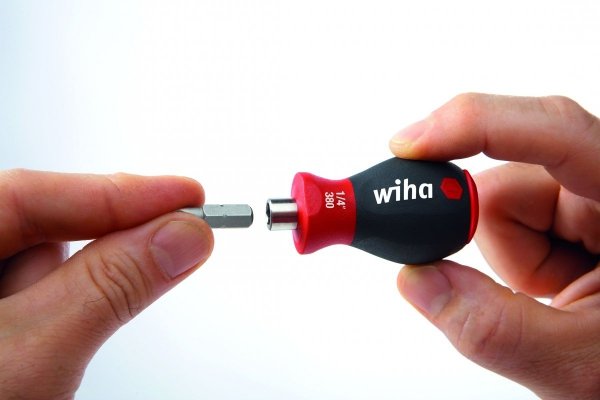 Magnetyczny wkrętak z magazynkiem bitów Wiha 33764 6el.