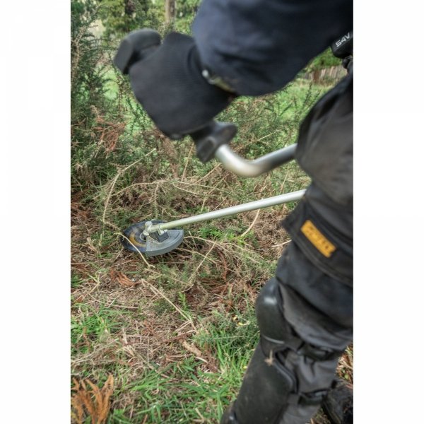 Akumulatorowa wykaszarka leśna DeWALT DCMBC723N-XJ 54V z dwoma uchwytami