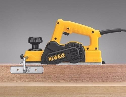 Strug DeWALT DW677 o głębokości skrawania 1,5 mm