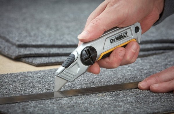 Nóż uniwersalny z ostrzem stałym DeWalt DWHT10246-0