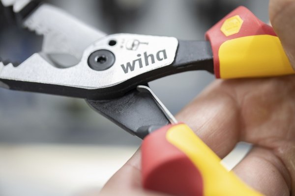 Szczypce uniwersalne dla elektryka 8w1 Wiha Industrial