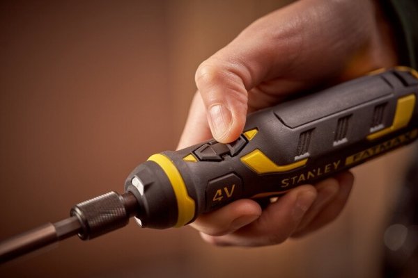 Wkrętak akumulatorowy STANLEY FATMAX FMHT66719-0 4V z ładowarką i bitami 