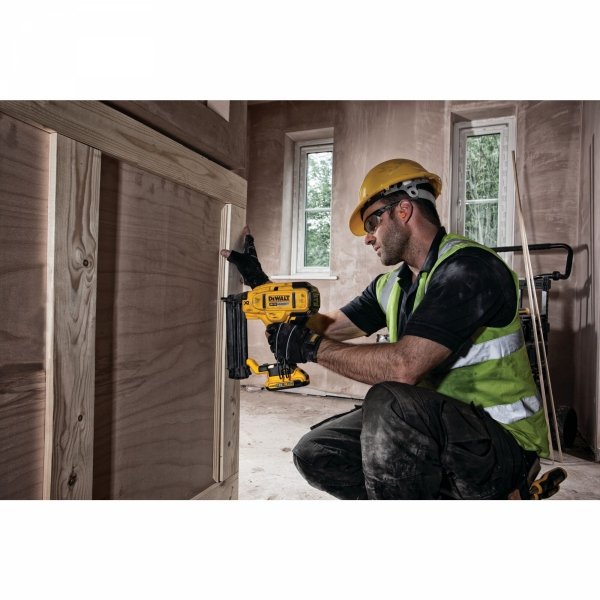 Gwoździarka do wykończeń DeWALT DCN680D2 2x2Ah 18GA 18V 15-54mm 