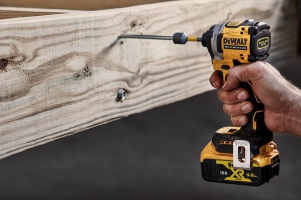 Zakrętarka udarowa DeWalt DCF850P2T 18V 2x 5.0Ah XR 3 biegowa