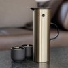 Stelton EM77 Termos Stołowy - Dzbanek Termiczny 1 l Stalowy - Złoty / Szczotkowany Mosiądz