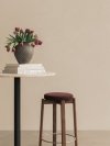 Audo PASSAGE Hoker Tapicerowany - Krzesło Barowe 66 cm Dąb Naturalny / Obręcz Srebrna - Tkanina Bouclé 02