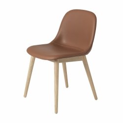 Muuto FIBER SIDE Krzesło z Drewnianą Ramą - Tapicerowane Brązową Skórą Cognac