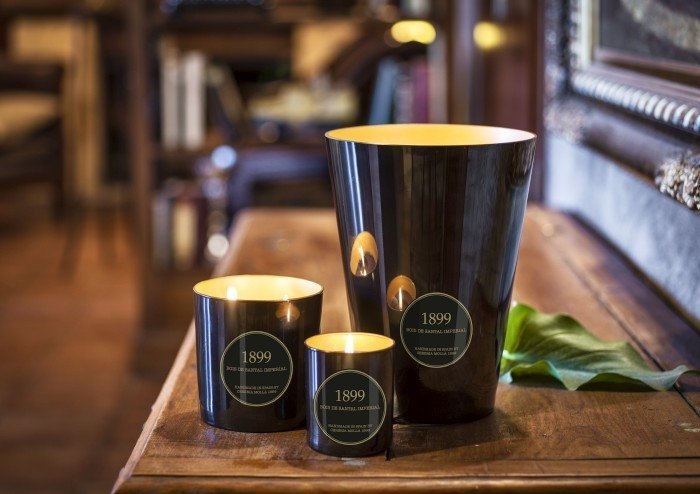 Cereria Molla BOUTIQUE Świeca Zapachowa 600 gr. Bois de Santal Imperial