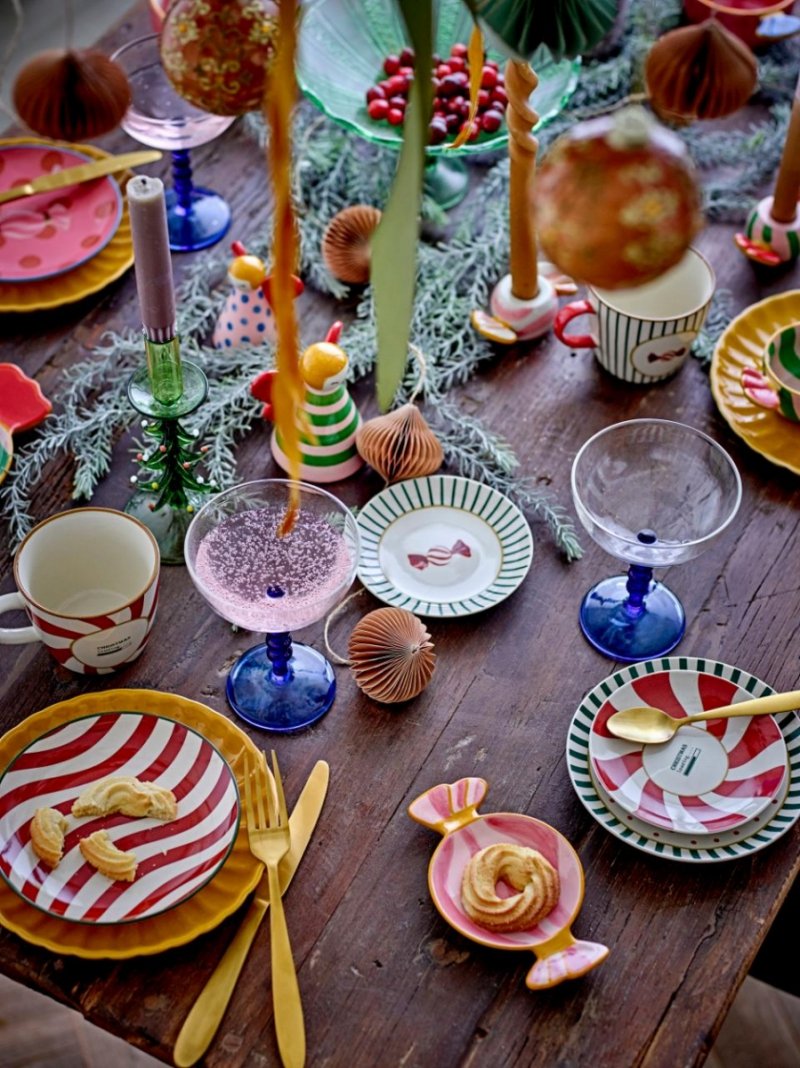 Kamionkowe kubki z ręcznie malowanymi detalami – Bloomingville Yule