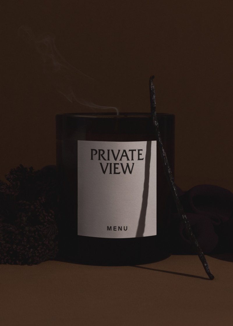 Audo Copenhagen Private View — świeca z nutami mandarynki, wetiweru i skóry