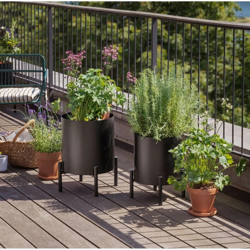 Nowoczesna osłonka Eva Solo Simply Grow na balkon i taras