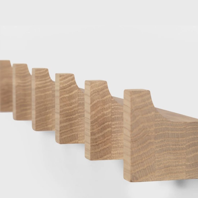 Kristina dam studio COLUMN Drewniana Listwa - Wieszak na Ubrania 49 cm / Dąb Naturalny