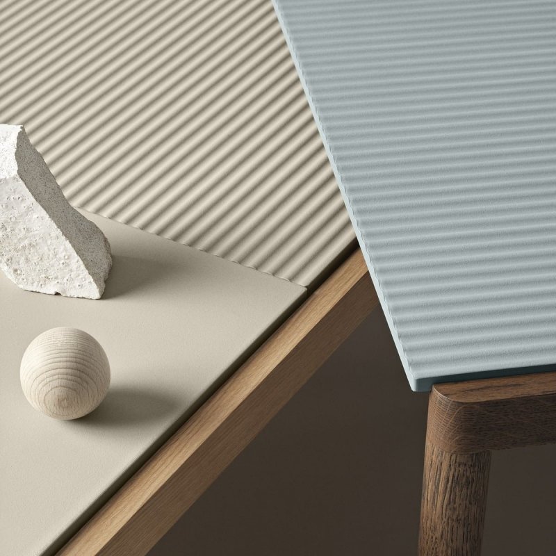 Muuto COUPLE Stolik Kawowy z Ceramicznym Blatem 84x40 cm / Ciemny Dąb - Blat Gładki Niebieski Pale Blue