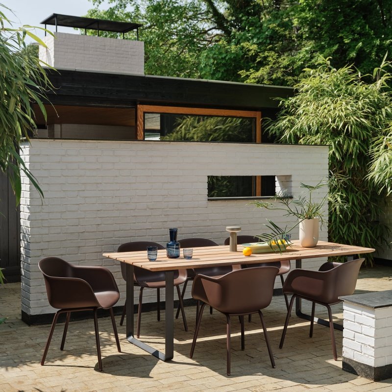 Muuto 70/70 Stół Ogrodowy 225x90 cm Blat z Drewna Sapelli / Rama Szara