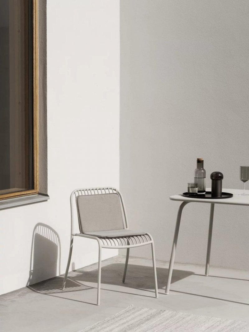 Blomus YUA Stolik Ogrodowy 80x80 cm / Jasnoszary Silk Grey