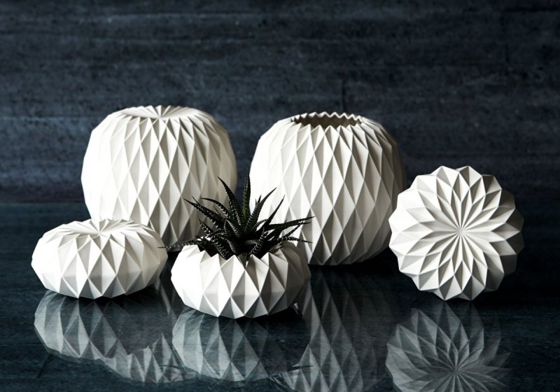 mały wazon dekoracyjny stylowa rzeźba porcelanowa