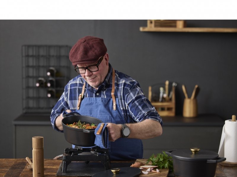 Holm CAST IRON Owalny Garnek Żeliwny 3,8 l / Czarny