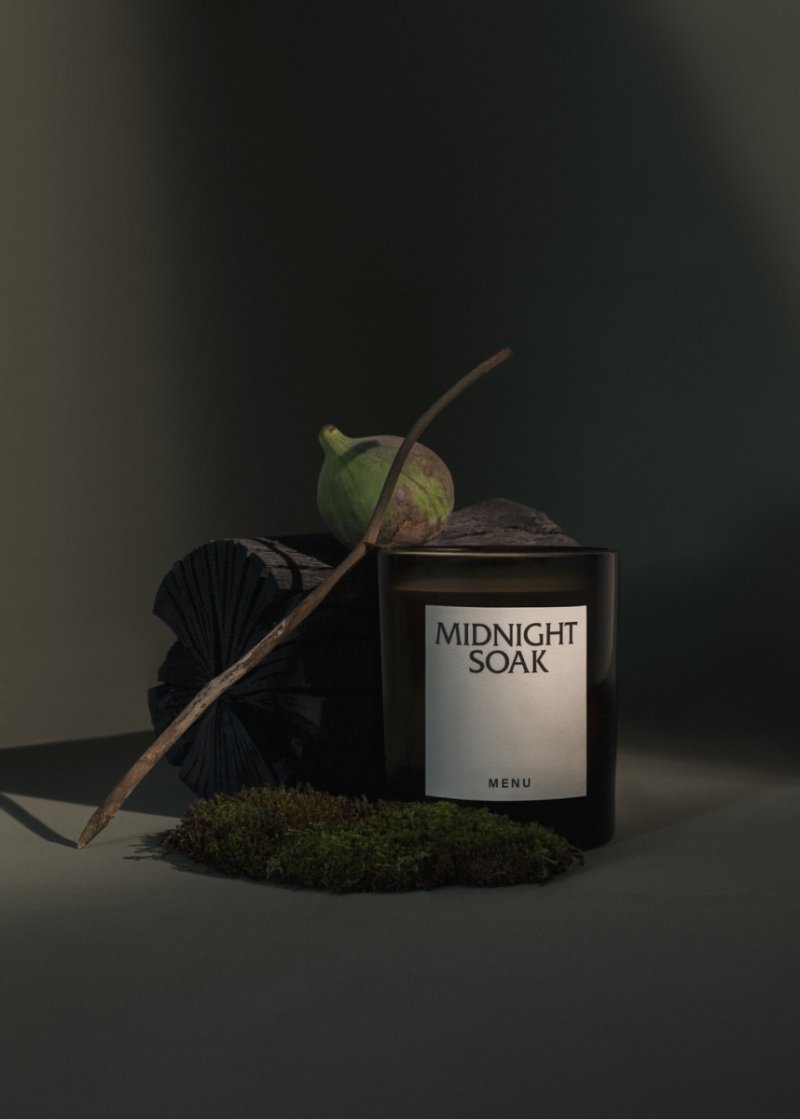 Audo Copenhagen Midnight Soak — świeca z nutami gorzkiej pomarańczy, figi i róży