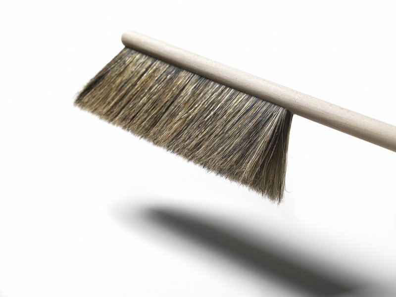 zmiotka i szufelka minimalistyczna czarna