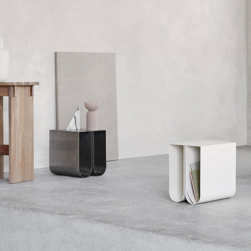 Kristina dam studio CURVED Stalowy Stolik Pomocniczy - Boczny / Beżowy