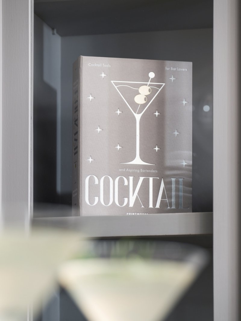 szczypce do lodu i jigger Printworks w pudełku książkowym