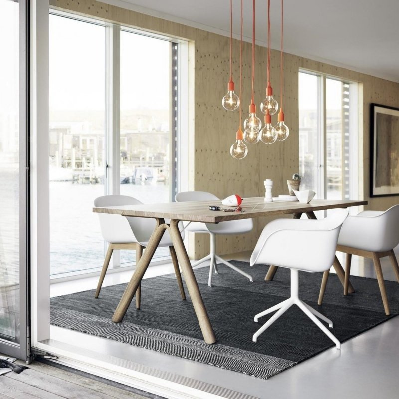 Muuto FIBER ARMCHAIR WOOD BASE Krzesło  z Tapicerowanym Skórą Siedziskiem w Kolorze Brązowym /Drewniana Rama Naturalna