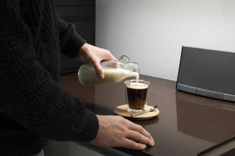 Clap Design CIRCLE Szklanka Termiczna z Drewnianym Spodkiem i Magnetyczną Łyżeczką / Zestaw do Kawy Cappuccino 200 ml