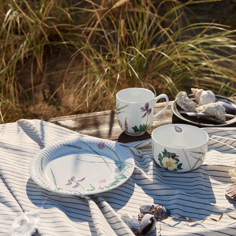 kubek Hammershoi z motywem kwiatowym