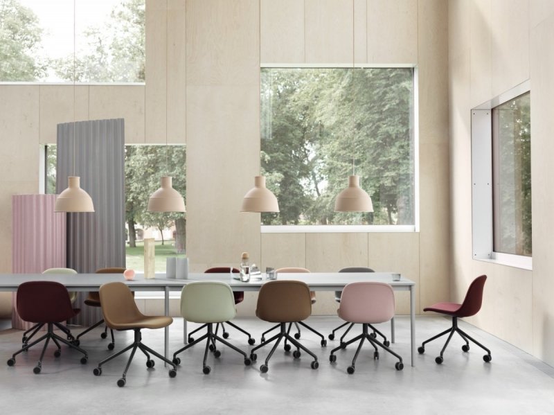 Muuto FIBER SIDE Krzesło Biurowe Obrotowe na Kółkach - Czarne Tapicerowane Skóra Naturalna / Podstawa z Polerowanego Aluminium