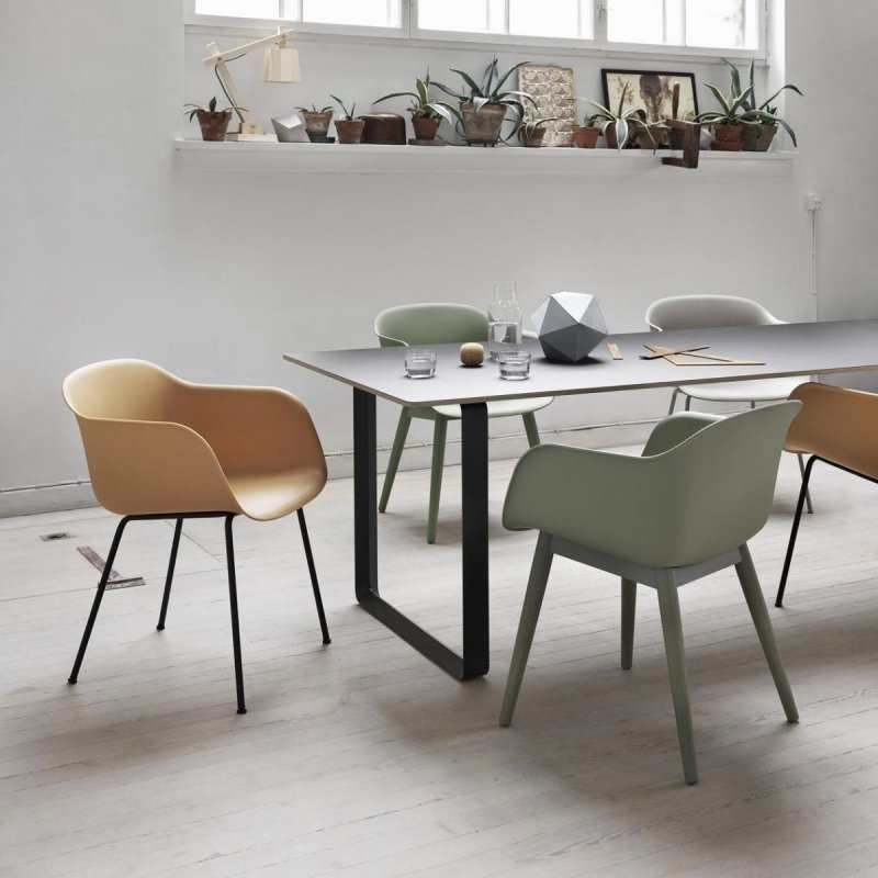 Muuto FIBER ARMCHAIR WOOD BASE Krzesło - Zielone Dusty Green /Drewniana Rama