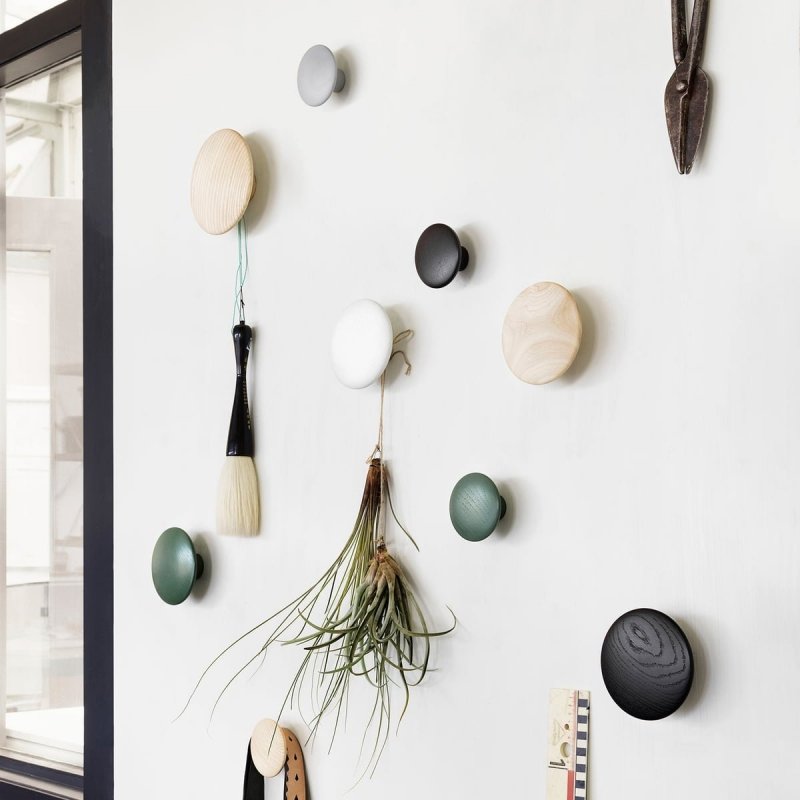 Muuto DOTS Wieszak Drewniany M - 13 cm / Ciemnobrązowy