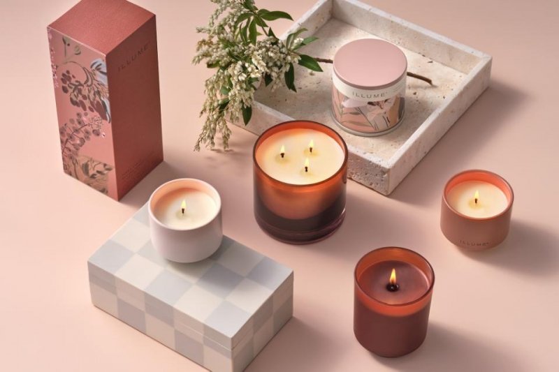 Szklana świeca zapachowa z pokrywką i trzema knotami