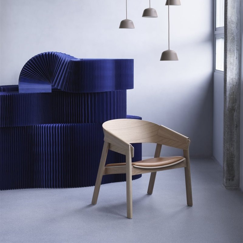 Muuto COVER LOUNGE Krzesło Drewniane - Czarne / Tapicerowane Siedzisko z Czarnej Skóry