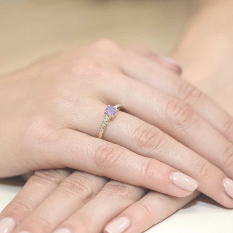 Pierścionek złoty 585 ametyst 0,50ct brylanty 0,05ct W-66
