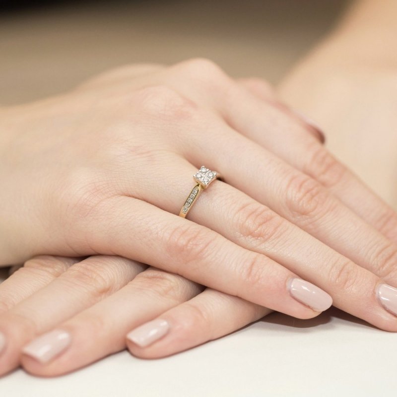 Pierścionek złoty 585 z brylantami 0,16ct zaręczynowy W-402