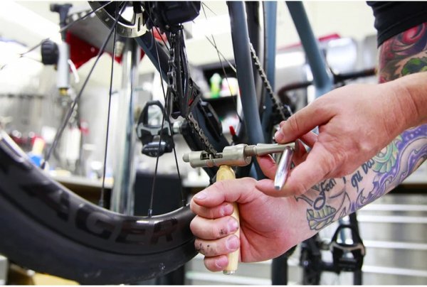 Skuwacz do łańcucha Lezyne Classic Chain Drive — drewniana rączka, 8/9/10/11/12-speed