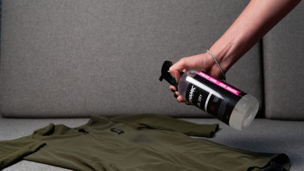 Impregnat do tkanin Dynamic Dr. Dry 500 ml — hydrofobowa ochrona i łatwiejsze czyszczenie