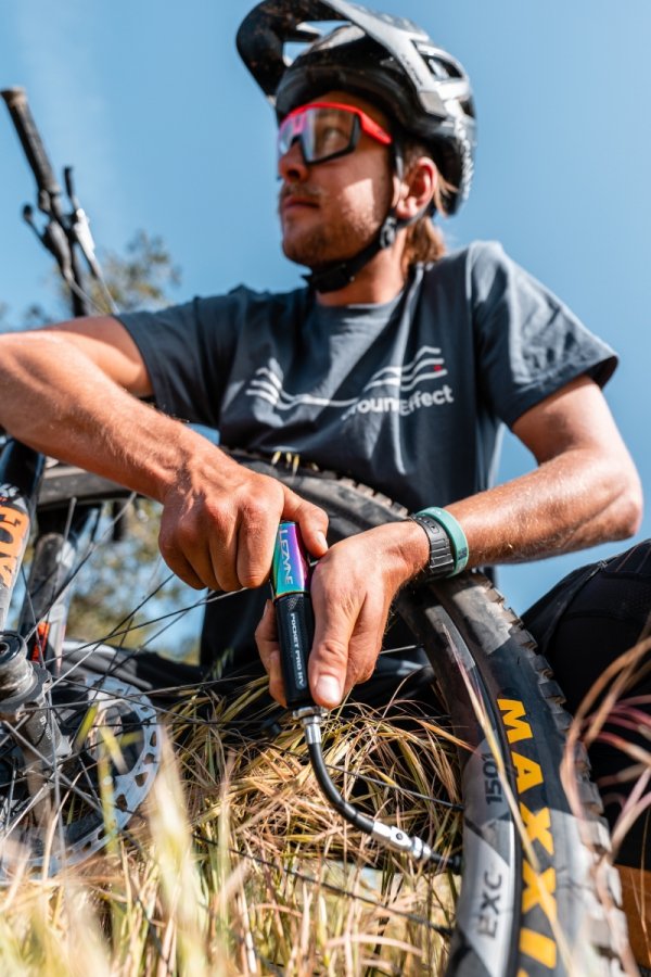 Pompka ręczna Lezyne CNC Pocket Drive Pro HV — matte black/black gloss