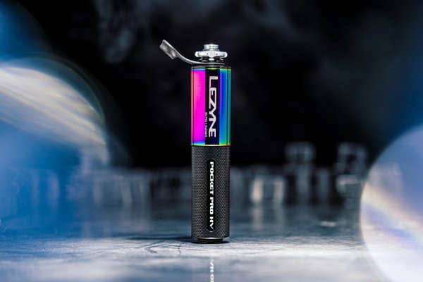 Pompka ręczna Lezyne CNC Pocket Drive Pro HV — matte black/black gloss