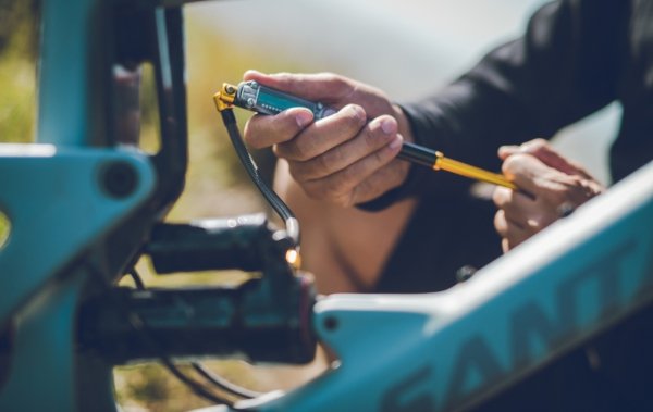 Pompka do amortyzatorów Lezyne Digital Shock Drive — 350 psi