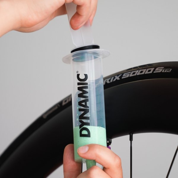 Wtryskiwacz do uszczelniacza Dynamic Hector the Injector 100 ml — precyzyjna aplikacja do opon tubeless