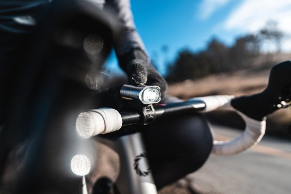 Lampka przednia Lezyne Mini Drive 400XL — czarna