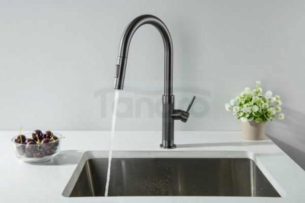 BLUE WATER Bateria kuchenna z wyciąganą wylewką Stinger grafit (Gun Metal)