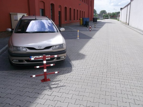 Blokada Parkingowa na kłódkę drogowa łamana słupek